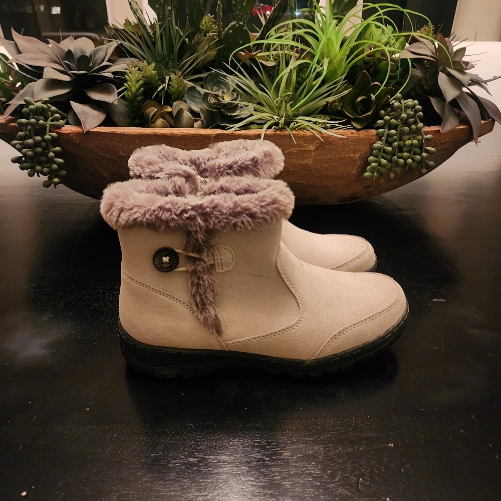 NEW cozy Fur-Lined Boots - Womens Size 7